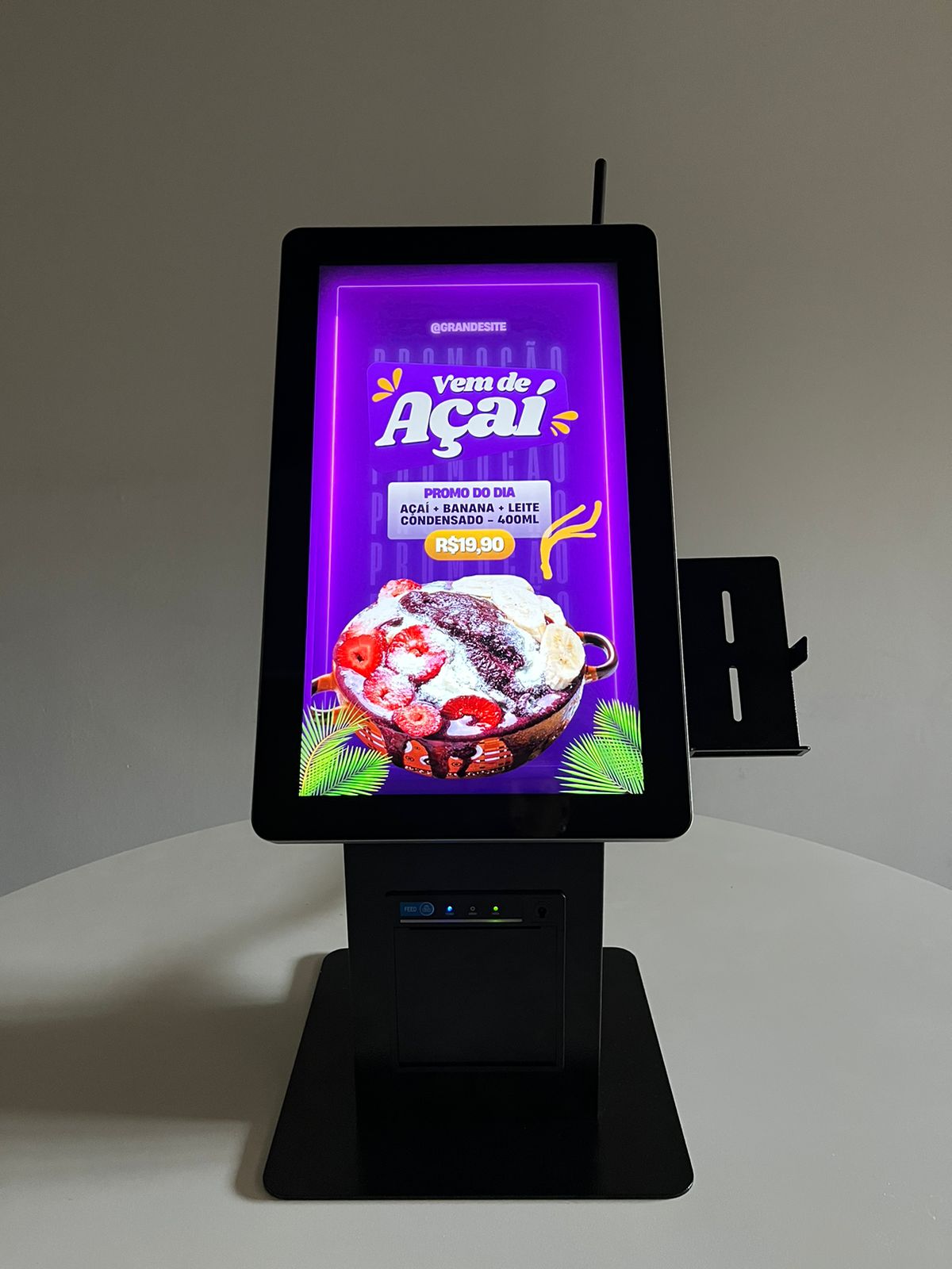 Totem de Autoatendimento 15,6” Touch Screen com Impressora, QR Code e Suporte para PINPAD
